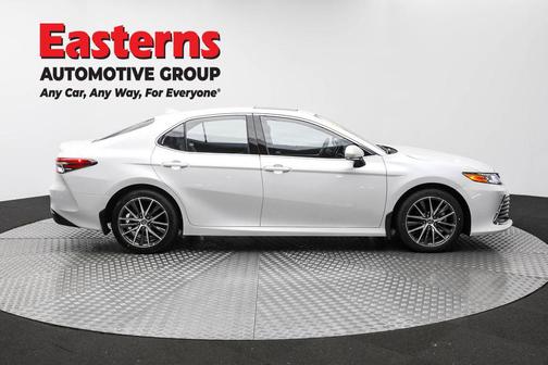 2022 Toyota Camry Hybrid XLE
