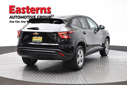Mosaic Black Metallic 2024 Chevrolet Trax LS