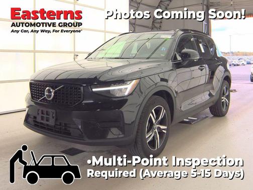 Onyx Black Metallic 2024 Volvo XC40 B5 Core
