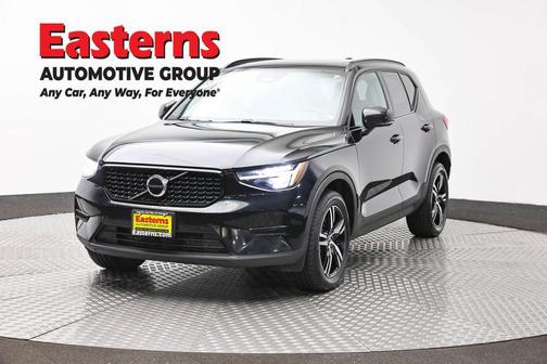 Onyx Black Metallic 2024 Volvo XC40 B5 Core