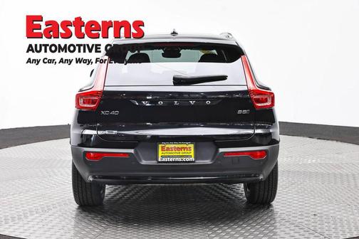 Onyx Black Metallic 2024 Volvo XC40 B5 Core