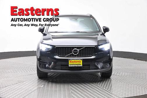 Onyx Black Metallic 2024 Volvo XC40 B5 Core