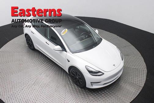 Pearl White Multi-Coat 2023 Tesla Model 3 Standard Range
