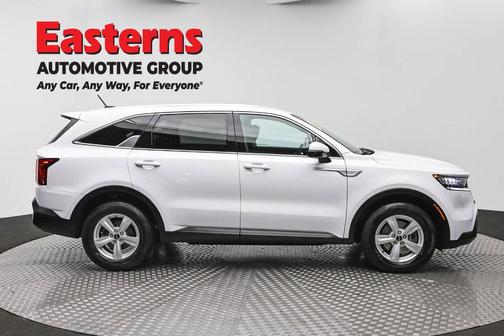 Glacial White Pearl 2023 Kia Sorento LX
