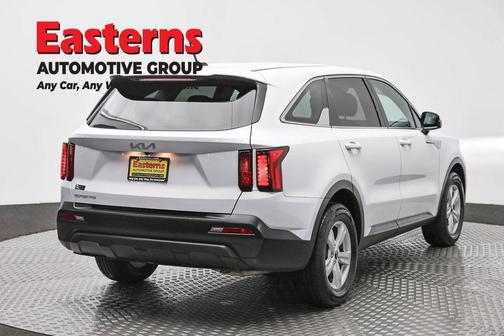 Glacial White Pearl 2023 Kia Sorento LX
