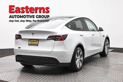 Pearl White Multi-Coat 2021 Tesla Model Y Standard Range Rear-Wheel Drive