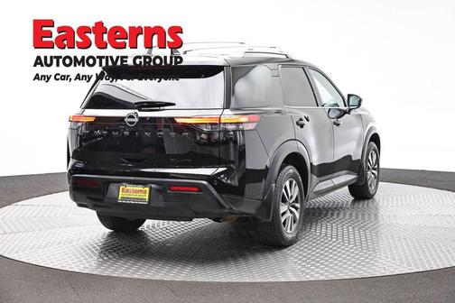 Super Black 2023 Nissan Pathfinder SL 4WD