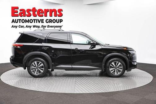 Super Black 2023 Nissan Pathfinder SL 4WD