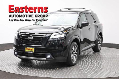 Super Black 2023 Nissan Pathfinder SL 4WD