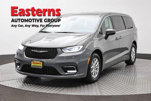Ceramic Gray Clearcoat 2023 Chrysler Pacifica Touring L