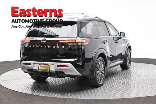 2023 Nissan Pathfinder SL 4WD