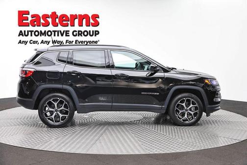 Diamond Black Crystal Pearlcoat 2025 Jeep Compass Limited