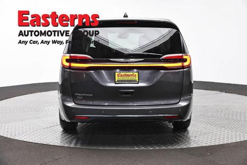 Granite Crystal Metallic Clearcoat 2023 Chrysler Pacifica Touring L