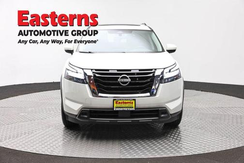 Pearl White Tricoat 2023 Nissan Pathfinder SV 4WD