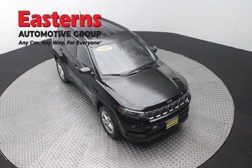 Diamond Black Crystal Pearlcoat 2023 Jeep Compass Latitude
