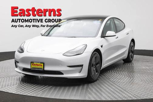 Pearl White Multi-Coat 2023 Tesla Model 3 Standard Range