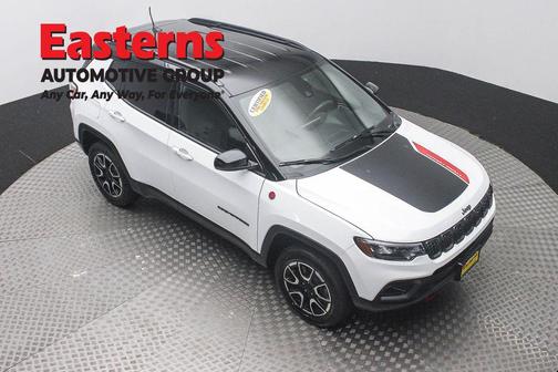 Bright White Clearcoat 2024 Jeep Compass Trailhawk