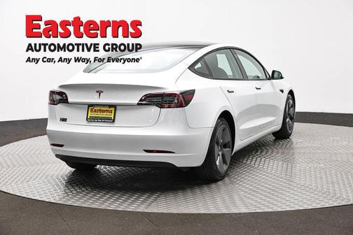 Pearl White Multi-Coat 2023 Tesla Model 3 Standard Range