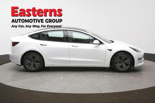 Pearl White Multi-Coat 2023 Tesla Model 3 Standard Range