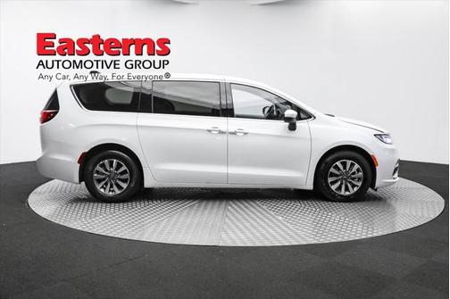 2023 Chrysler Pacifica Hybrid Touring L