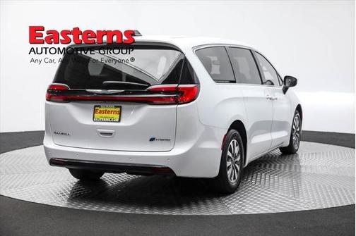 2023 Chrysler Pacifica Hybrid Touring L