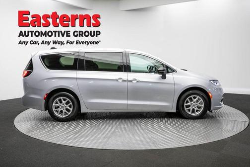 Silver Mist Clearcoat 2024 Chrysler Pacifica Touring L