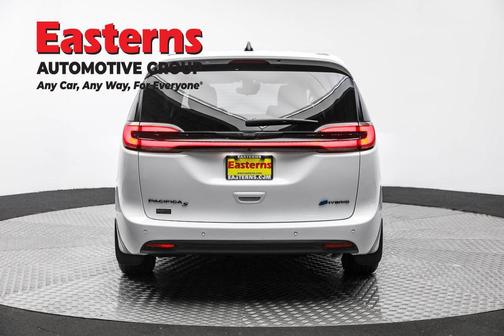 2024 Chrysler Pacifica Hybrid S Appearance Pkg