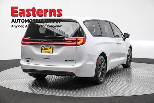 2024 Chrysler Pacifica Hybrid S Appearance Pkg