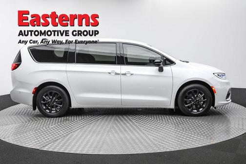 2024 Chrysler Pacifica Hybrid S Appearance Pkg