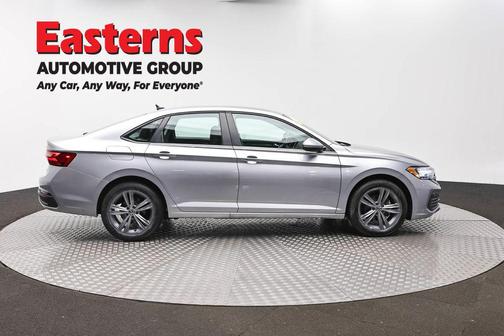 Platinum Gray Metallic 2024 Volkswagen Jetta 1.5T SE