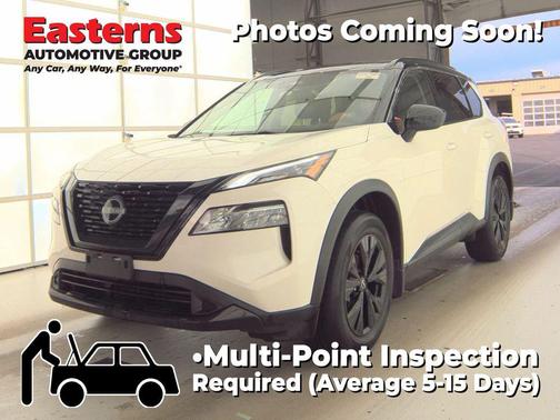 Pearl White Tricoat/Super Black 2023 Nissan Rogue SV