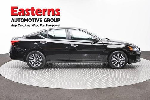 Super Black Clearcoat 2023 Nissan Altima 2.5 SV