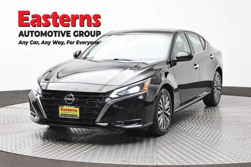 Super Black Clearcoat 2023 Nissan Altima 2.5 SV