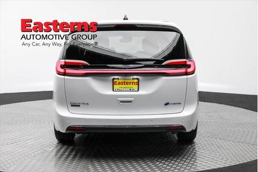 2023 Chrysler Pacifica Hybrid Touring L