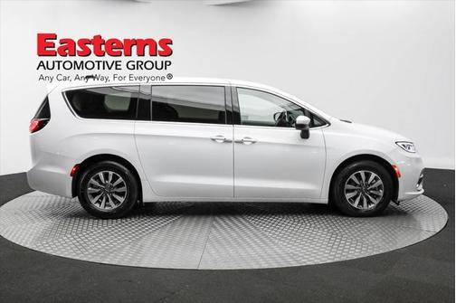 2023 Chrysler Pacifica Hybrid Touring L