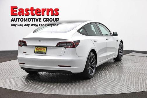 Pearl White Multi-Coat 2023 Tesla Model 3 Standard Range