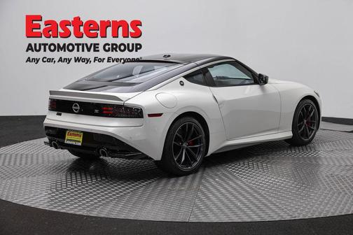 Pearl White Tricoat/Super Black 2025 Nissan Z Performance Automatic Transmission