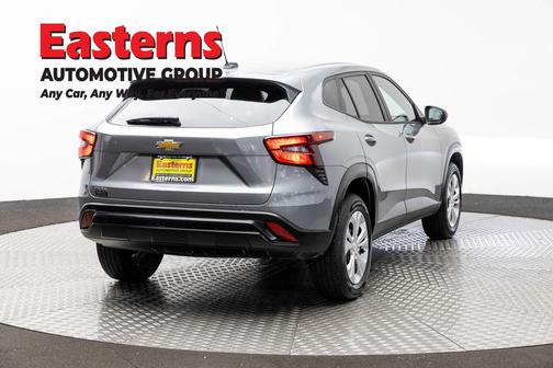 Sterling Gray Metallic 2024 Chevrolet Trax LS