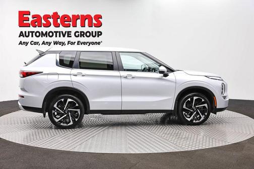 White Diamond 2024 Mitsubishi Outlander SE S-AWC