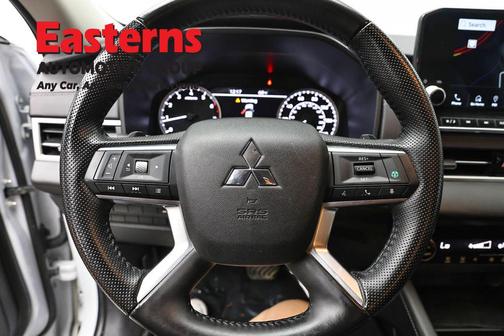 White Diamond 2024 Mitsubishi Outlander SE S-AWC