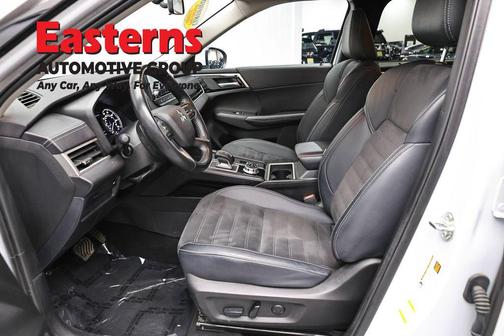White Diamond 2024 Mitsubishi Outlander SE S-AWC