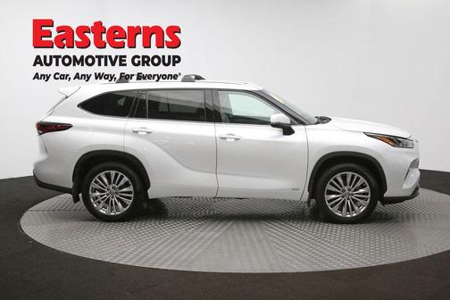 Pearl 2024 Toyota Highlander Hybrid Platinum