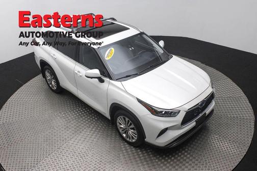 Pearl 2024 Toyota Highlander Hybrid Platinum