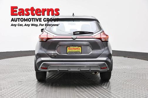 Gun Metallic 2023 Nissan Kicks S