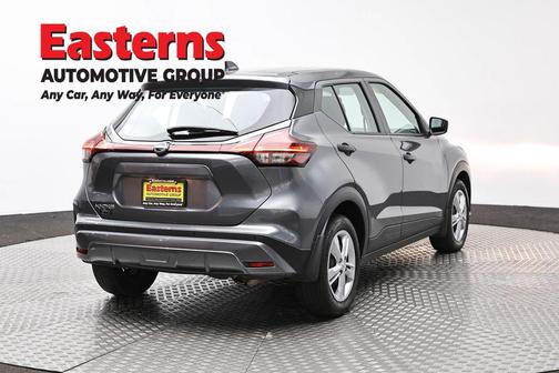 Gun Metallic 2023 Nissan Kicks S