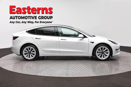 Pearl White Multi-Coat 2023 Tesla Model 3 Standard Range