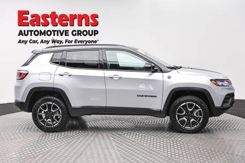 Silver Zynith Metallic Clearcoat 2025 Jeep Compass Trailhawk