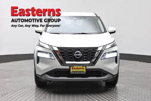 Pearl White Tricoat 2023 Nissan Rogue SV