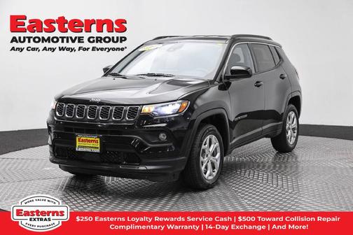 Diamond Black Crystal Pearlcoat 2024 Jeep Compass Latitude