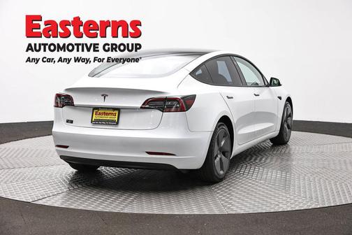 Pearl White Multi-Coat 2023 Tesla Model 3 Standard Range